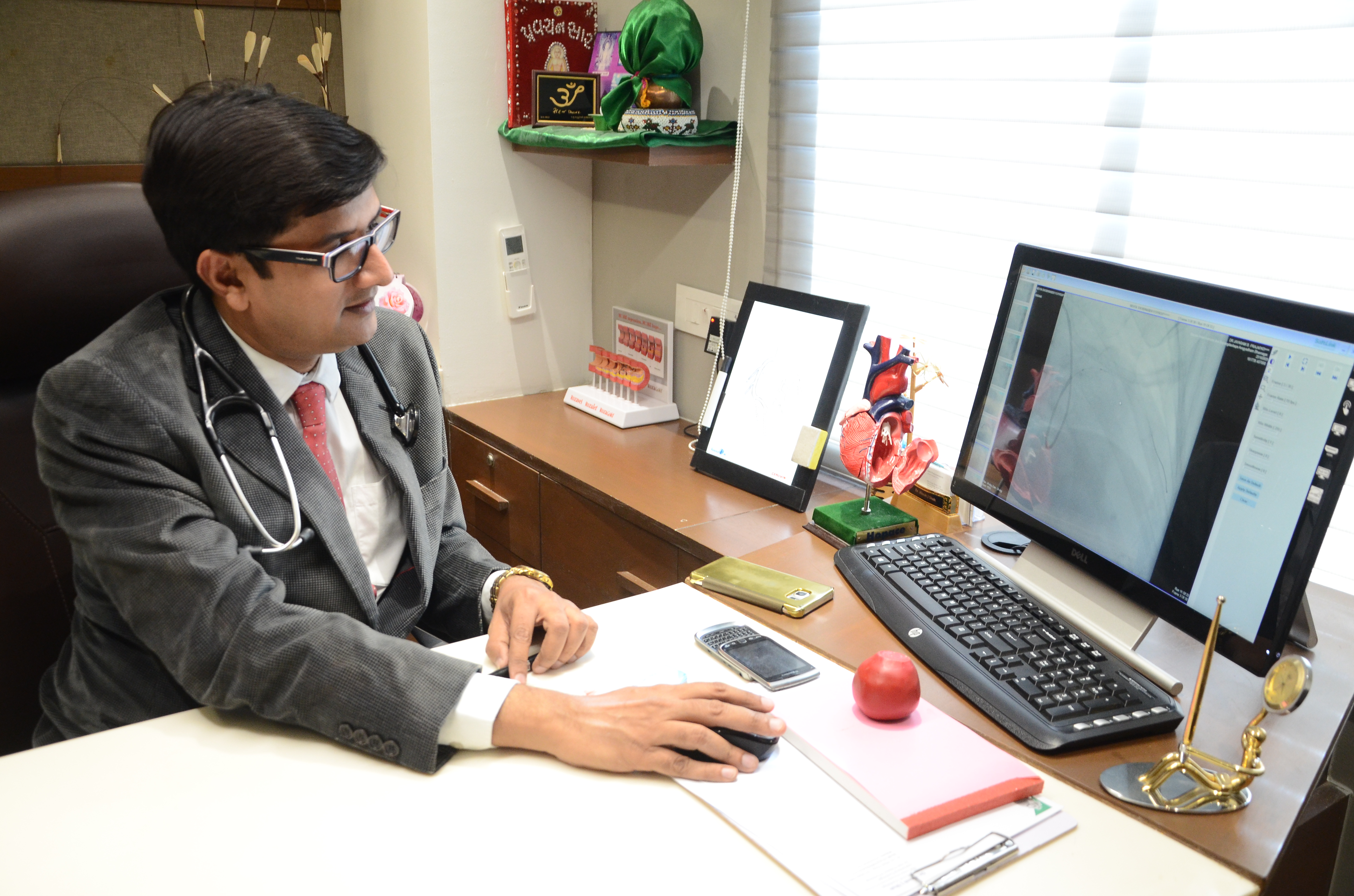 Dr. Hitesh J Shah at Kahan Cardiac Clinic