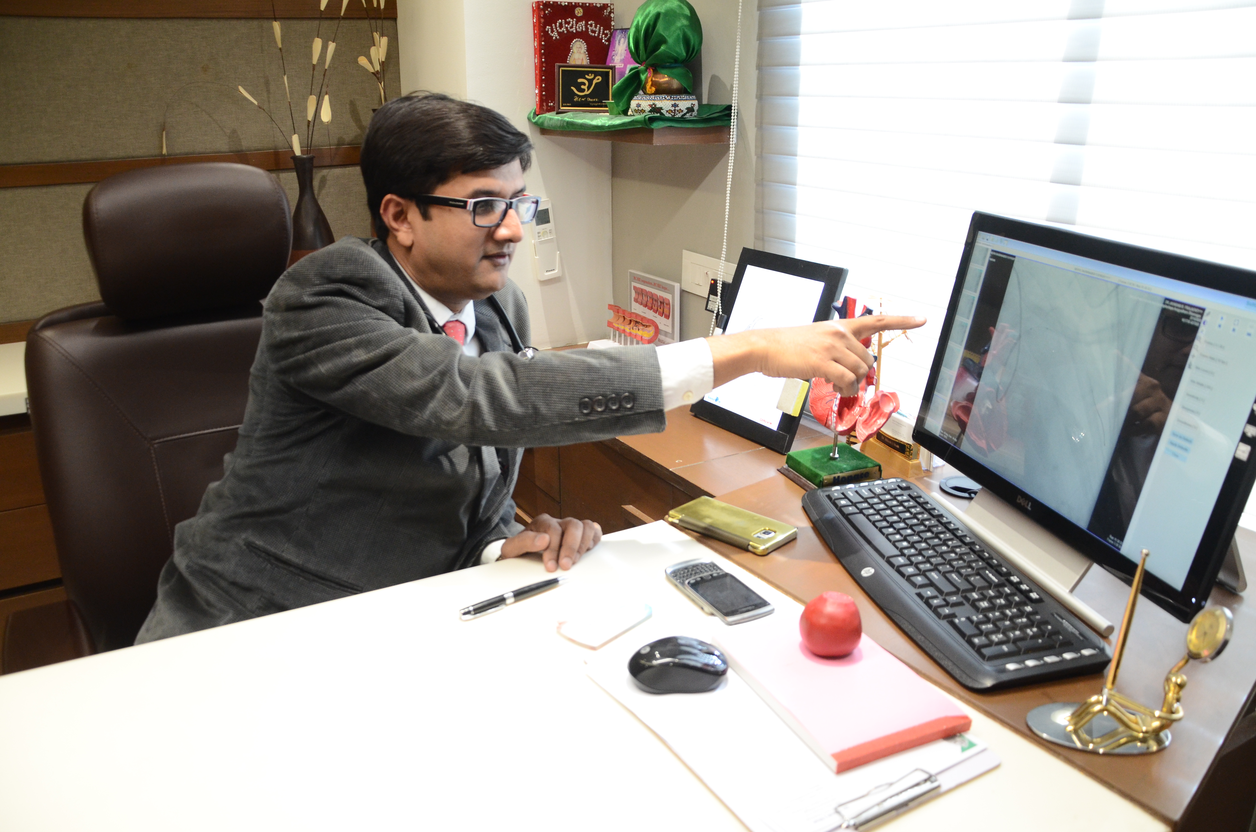 Dr. Hitesh J Shah at Kahan Cardiac Clinic